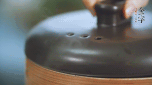 水開后轉(zhuǎn)中火蒸50-60分鐘。