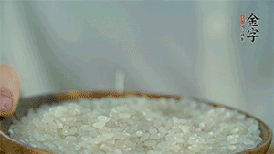 大米、糯米混合上電飯鍋蒸熟。