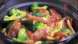 出鍋前加少許鹽、水淀粉即可。