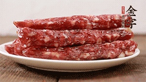 金字香腸切小段備用。