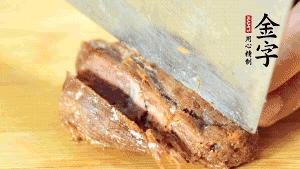 金字鹵牛肉切成小粒。