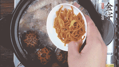 放蟲草花再煮10分鐘。