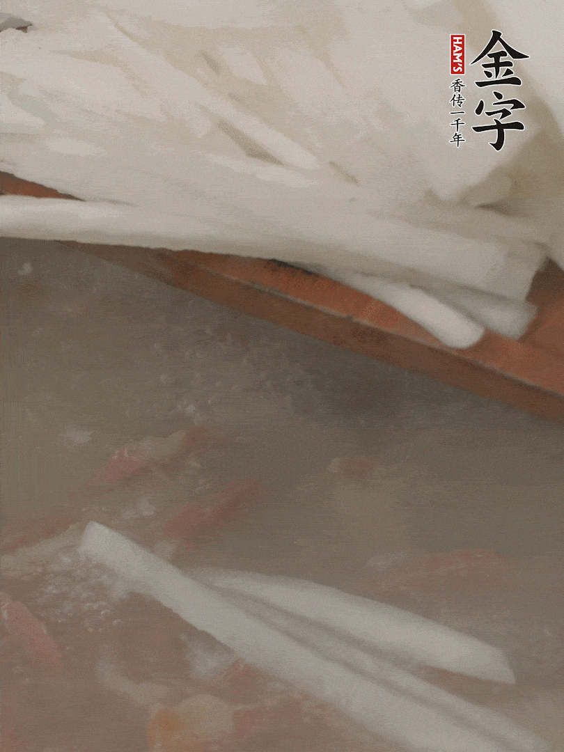 放蘿卜絲，燉5分鐘。