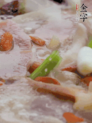 最后下枸杞、蒜白。