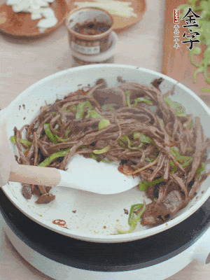 少許鹽調(diào)味。