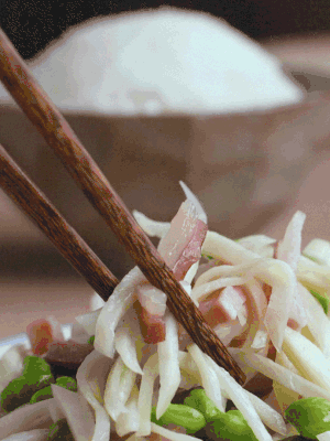 加一點(diǎn)清水炒至斷生。