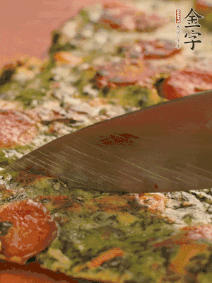 小火煎3分鐘后翻面，蓋蓋兒燜2分鐘。