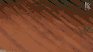 待水沸騰，煮到湯圓浮起，碗中加點(diǎn)豬油、生抽、蔥花就可以了。