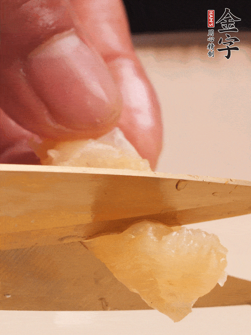 取出放入清水中，清洗表面，再剪成小段