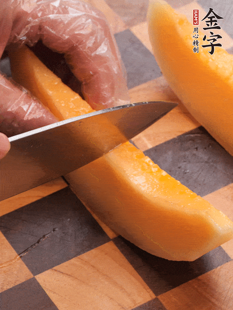 火腿包裹哈密瓜，按圓形擺放