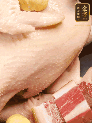 冷水、整雞、蔥結(jié)、姜片、雞油、火腿、板栗（雞肉：水=1:3）