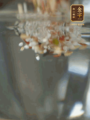 雜糧提前浸泡6小時(shí)，洗凈后下砂鍋