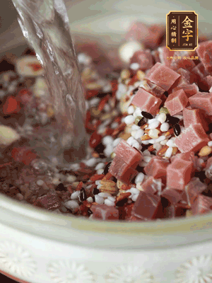 加入金字火腿丁，清水