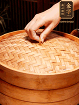 麻辣香腸蒸10分鐘，切成片，蒜苗切斜段，姜蒜干辣椒小米椒切碎