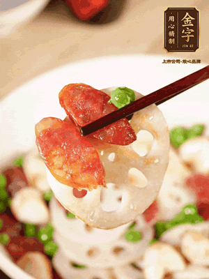 加入菱角、藕片繼續(xù)翻炒