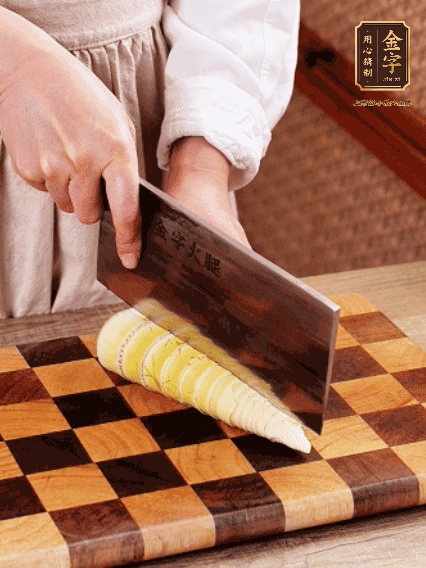 春筍切片，焯水1分鐘