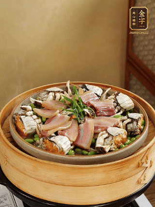 上鍋蒸15分鐘后，放蔥絲，潑熱油