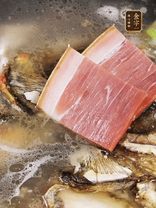 大火燒開，大火煮10~15分鐘。放入切好的豆腐，再煮5分鐘大火燒開，大火煮10~15分鐘。放入切好的豆腐，再煮5分鐘